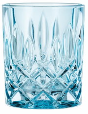 Kristalheldere whiskyglas met elegant slijpwerk, vooraanzicht