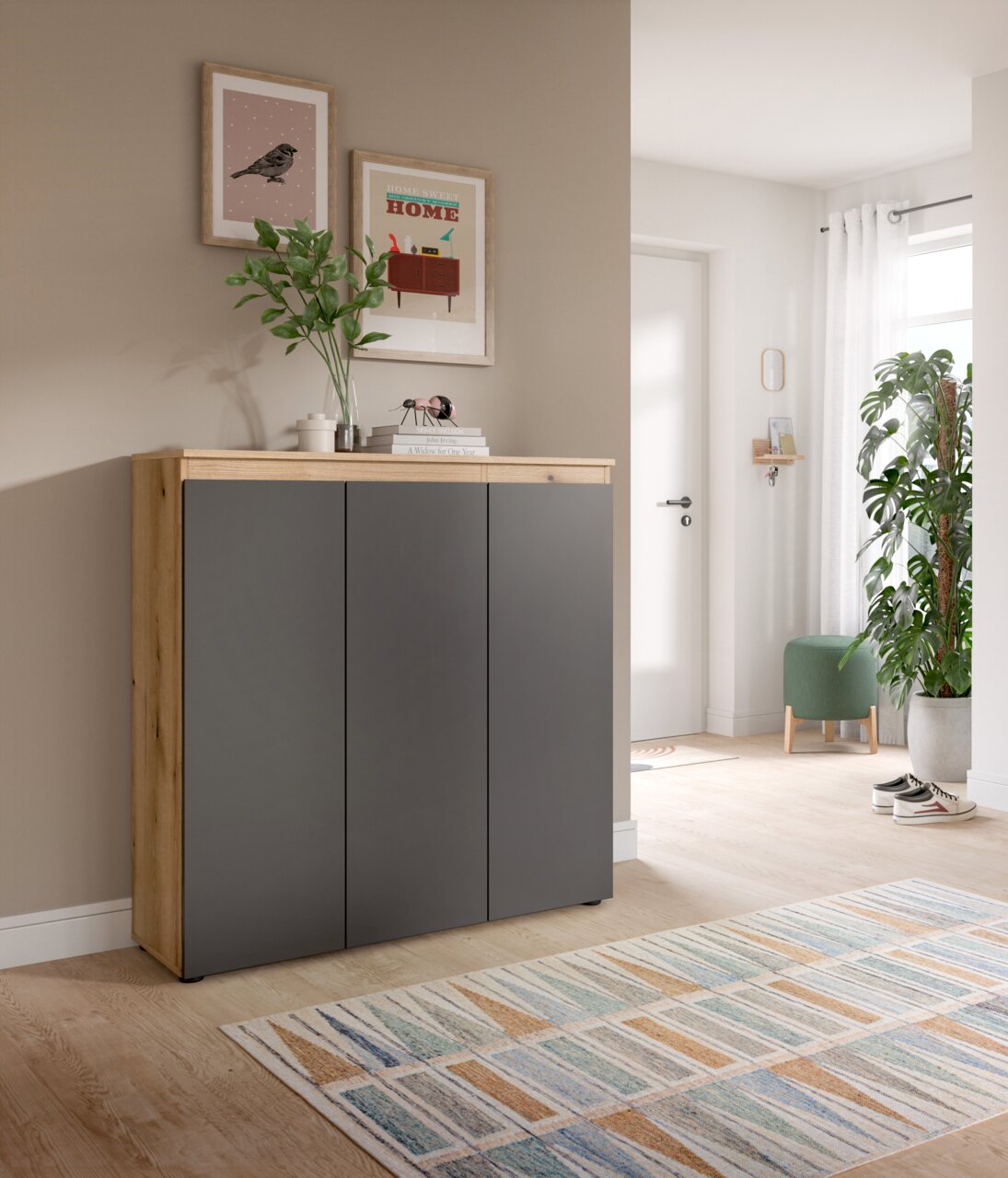 MID.YOU Universalschrank SCARPA Modernes Sideboard mit Holzrahmen und anthrazitfarbenen Fronten im Flur, dekoriert mit Vase und Bildern an der Wand, Frontansicht in leichter Schrägperspektive von links