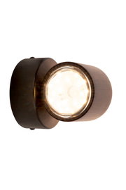 LED-Wandleuchte in dunklem Gehäuse, leuchtend, seitliche Perspektive