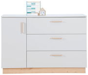 Weiße Wickelkommode mit drei Schubladen und einer Tür, Holzgriffe und Sockel, Frontalansicht