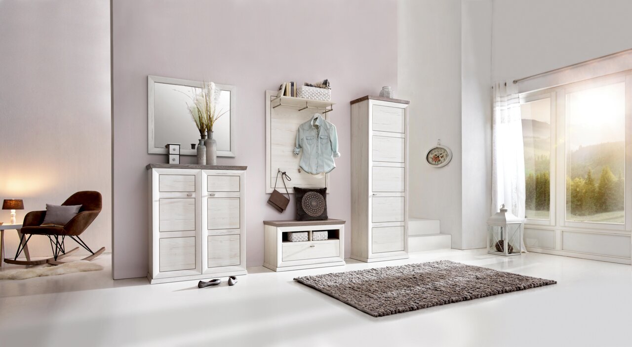 Hom´in Schuhschrank CAMRON Moderne Garderobeneinrichtung in heller Holzoptik mit Spiegel, Schuhschrank, Garderobenpaneel und hohem Schrank, seitliche Perspektive.