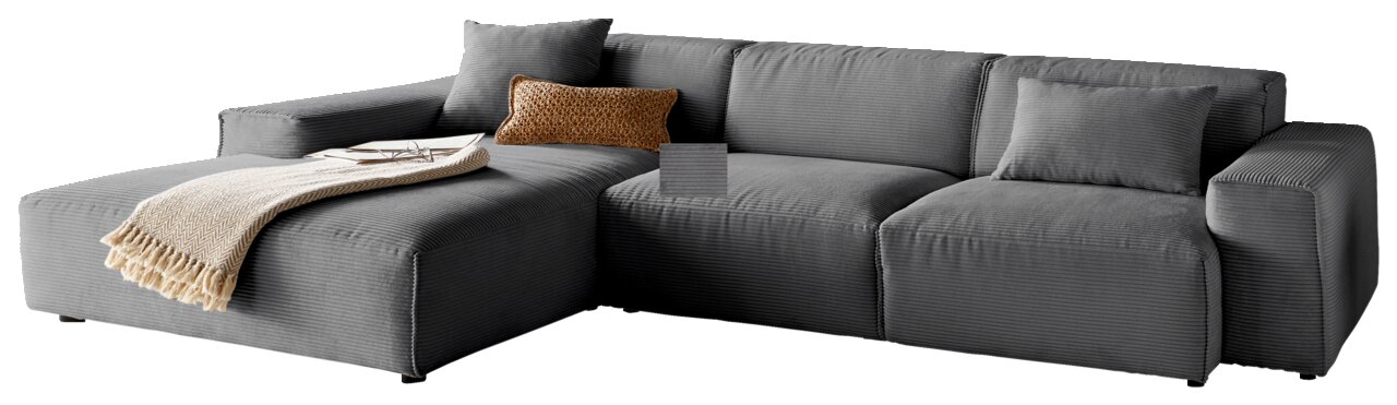 Lounge Handmade Ecksofa LH-EDINA Graues Ecksofa mit Ottomane links, dekoriert mit Kissen und Decke, seitliche Perspektive