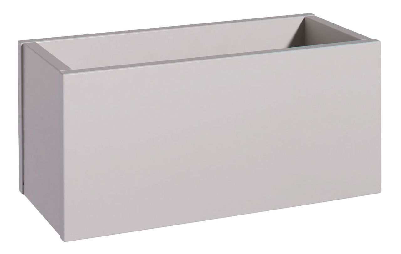 Graue Bettbox aus Holz, perspektivisch von vorne links fotografiert.