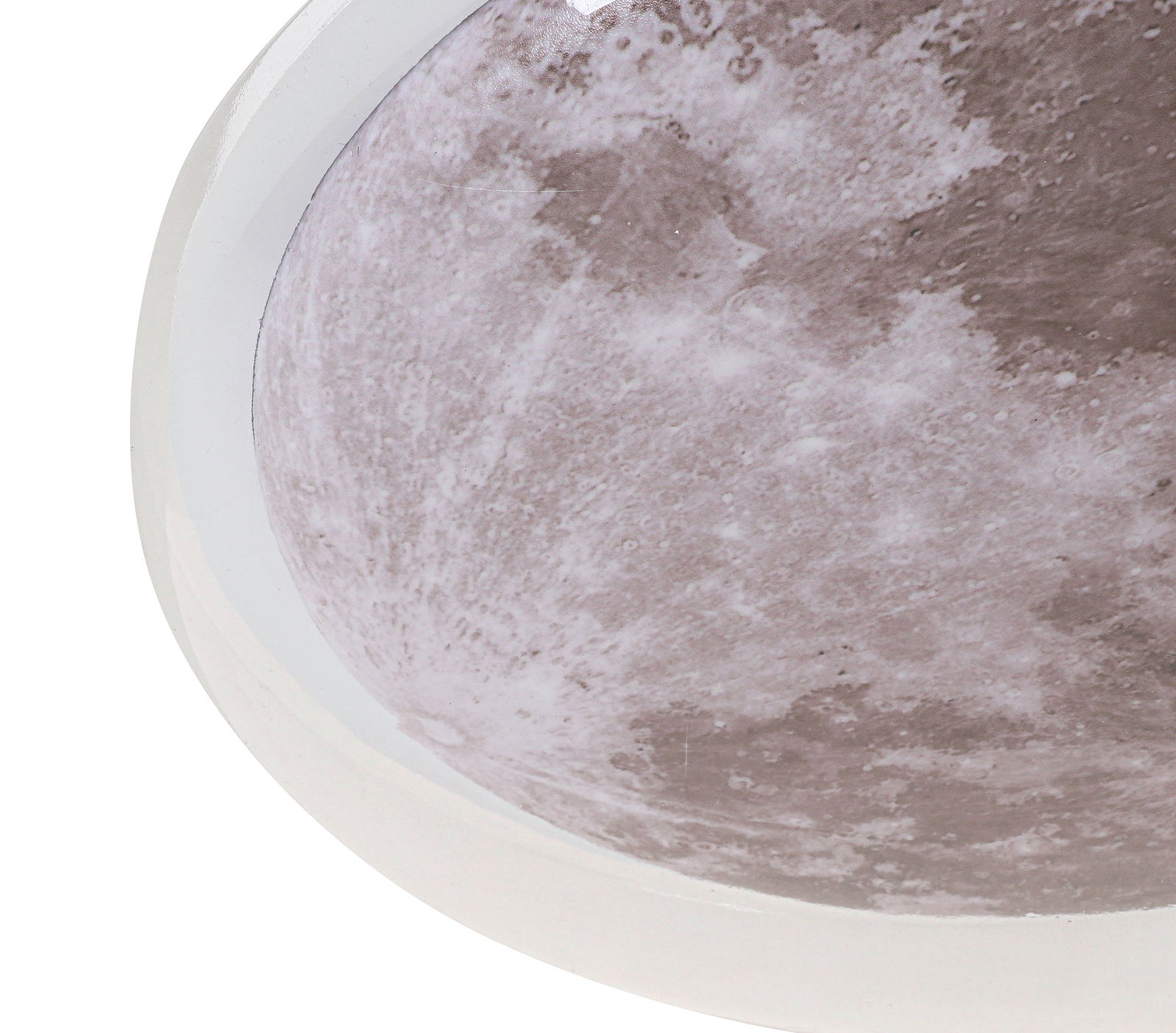 Nahaufnahme einer LED-Deckenleuchte mit Mondmotiv, seitliche Perspektive