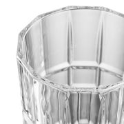 Nahaufnahme eines facettierten Longdrinkglases SPIRITII 400ml von oben betrachtet.