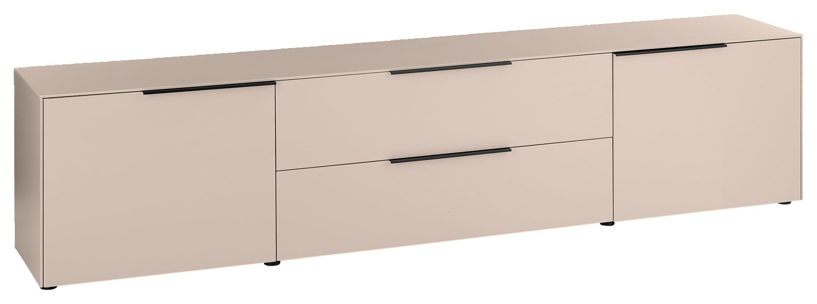 Modernes, niedriges Sideboard/TV-Board in Beige mit zwei Türen und zwei Schubladen, schwarzen Griffleisten und kleinen Füßen, freigestellt vor weißem Hintergrund, Ansicht schräg von vorn (Front- und linke Seite sichtbar).