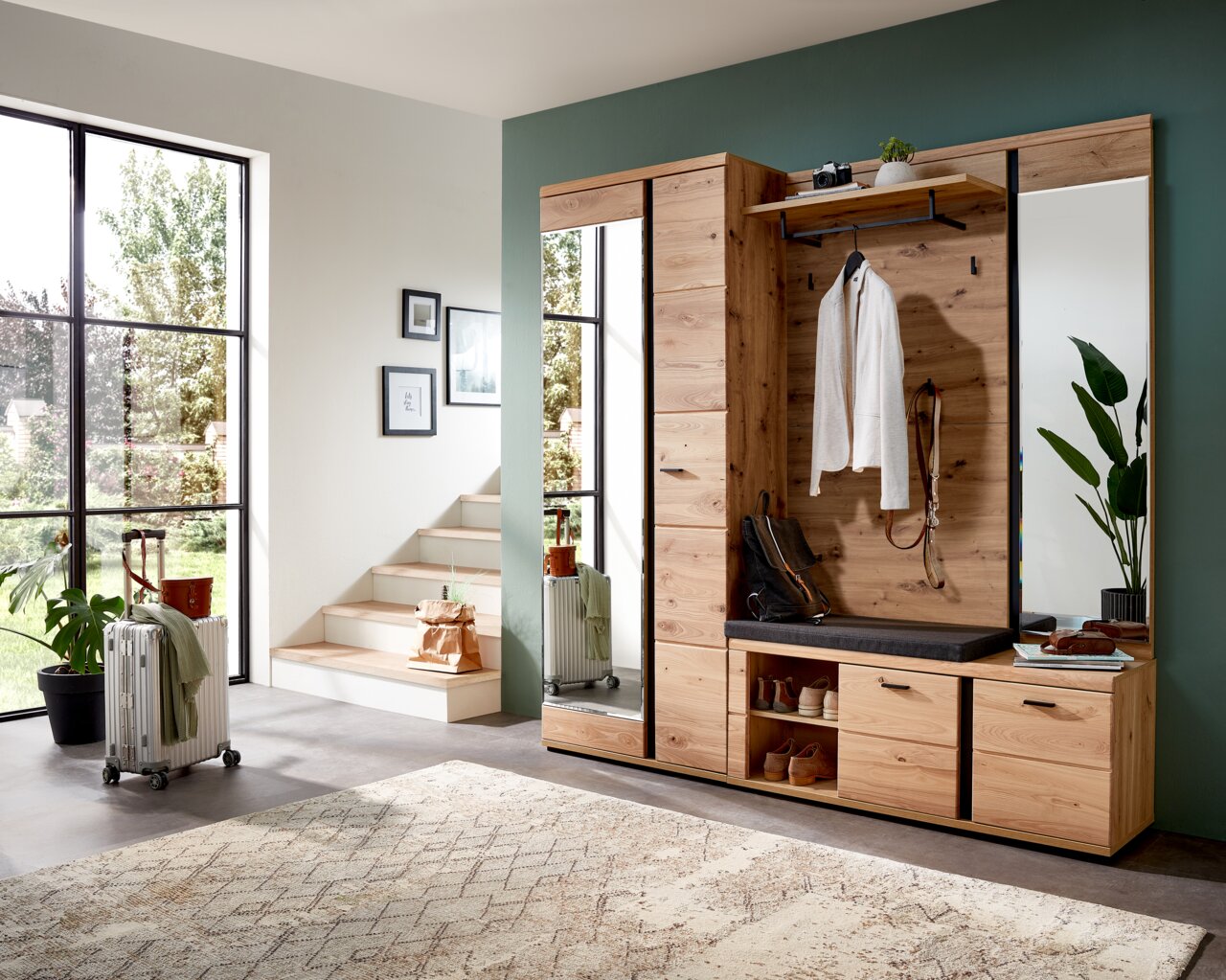 Linea Natura Garderobenschrank SONOS Garderobenset aus Holz mit Spiegel, Kleiderhaken und Sitzbank, seitliche Perspektive