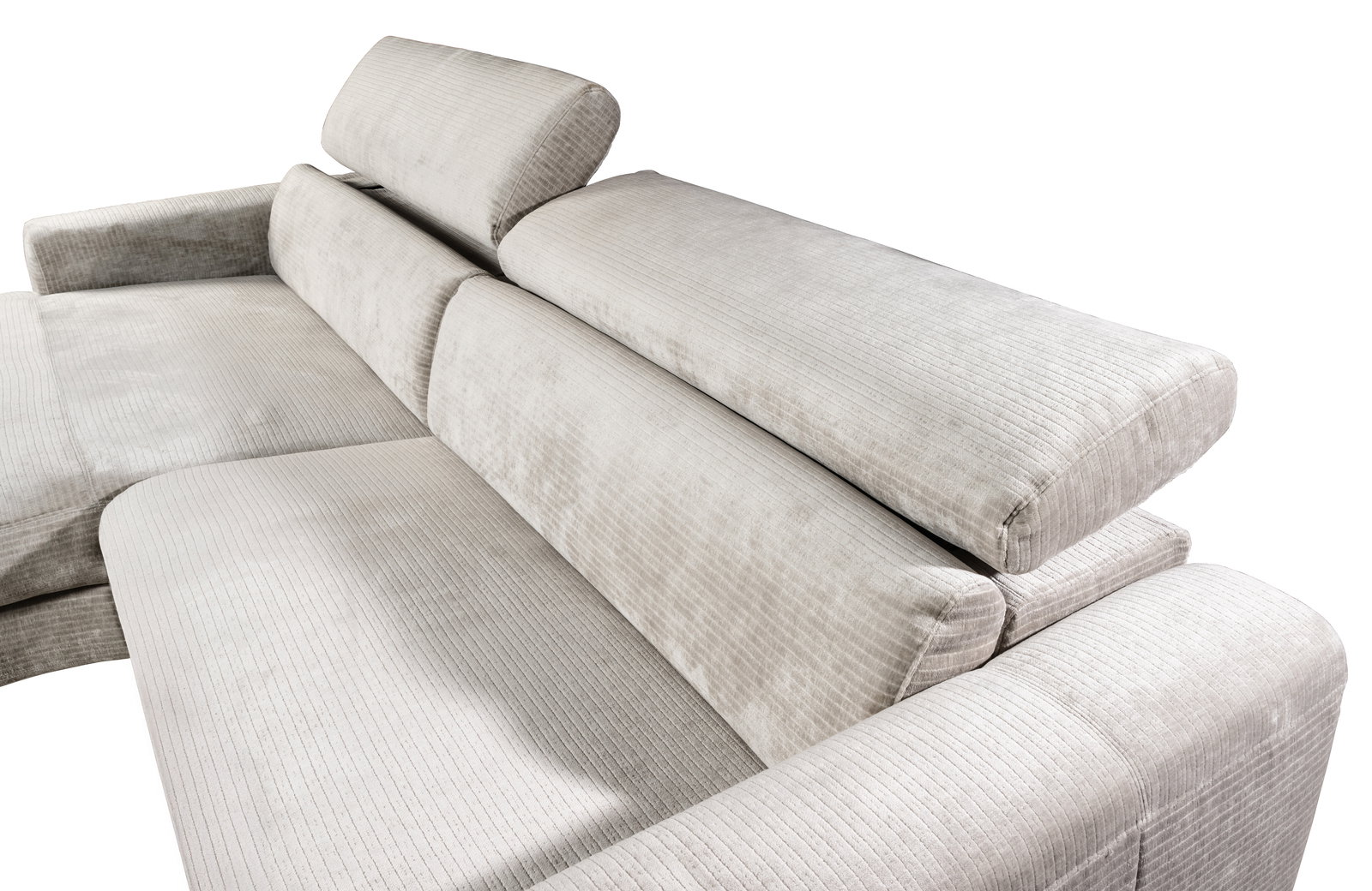 Beige Ecksofa mit verstellbaren Kopfstützen, seitliche Perspektive