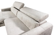 Beige Ecksofa mit verstellbaren Kopfstützen, seitliche Perspektive