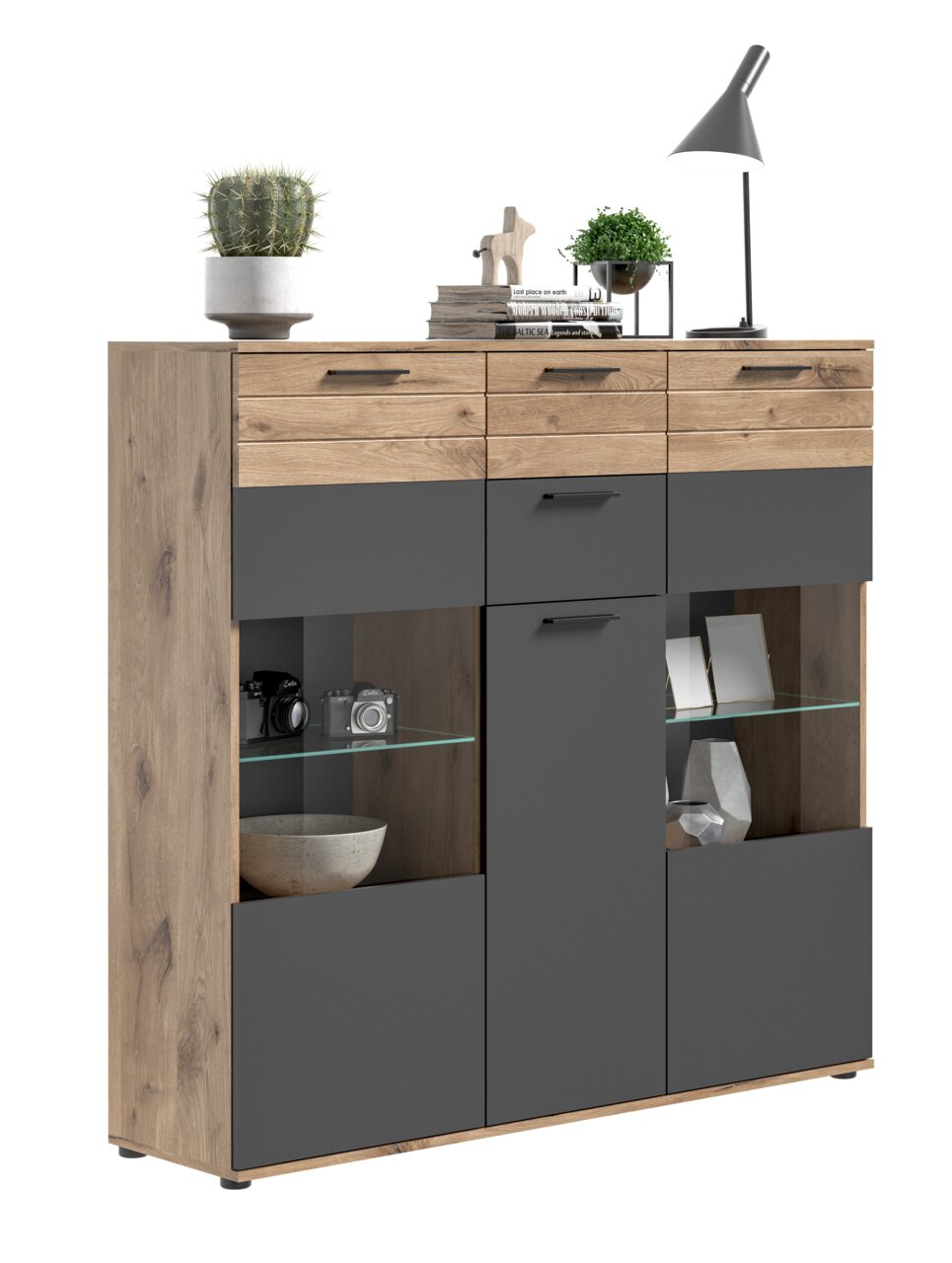 MID.YOU Highboard MASON Modernes Highboard aus Holz mit grauen Akzenten, dekoriert mit Pflanzen, Büchern und einer Lampe, seitliche Perspektive.