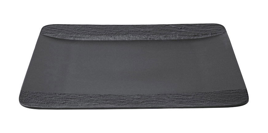 Quadratischer Speiseteller aus dunklem Material, von oben betrachtet.