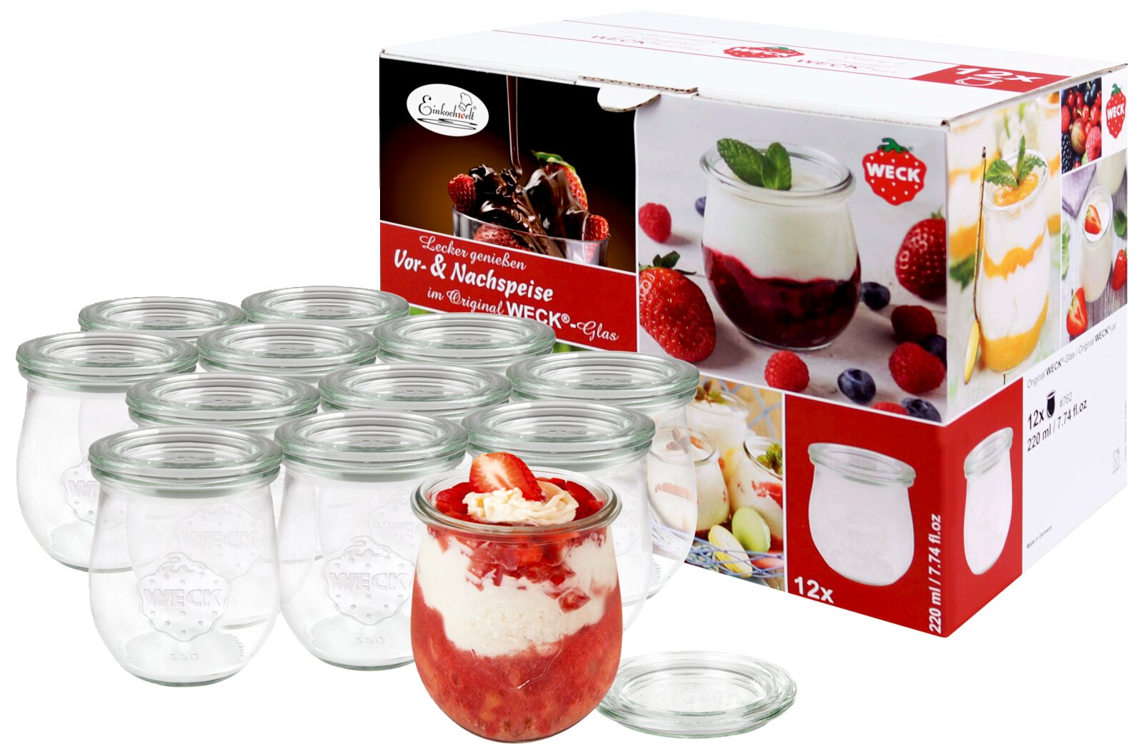 Ein Set von zwölf WECK Vor- und Nachspeisengläsern, 220 ml, mit einem dekorativen Dessert im Vordergrund. Die Gläser sind aus klarem Glas und werden in einer Verpackung mit fruchtigen Dessertabbildungen präsentiert. Perspektive: Frontalansicht.