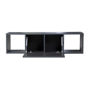 Frontale Ansicht einer modernen, schwarzen Sitzbank oder Regalvitrine mit offenen Fächern und Klapptüren.