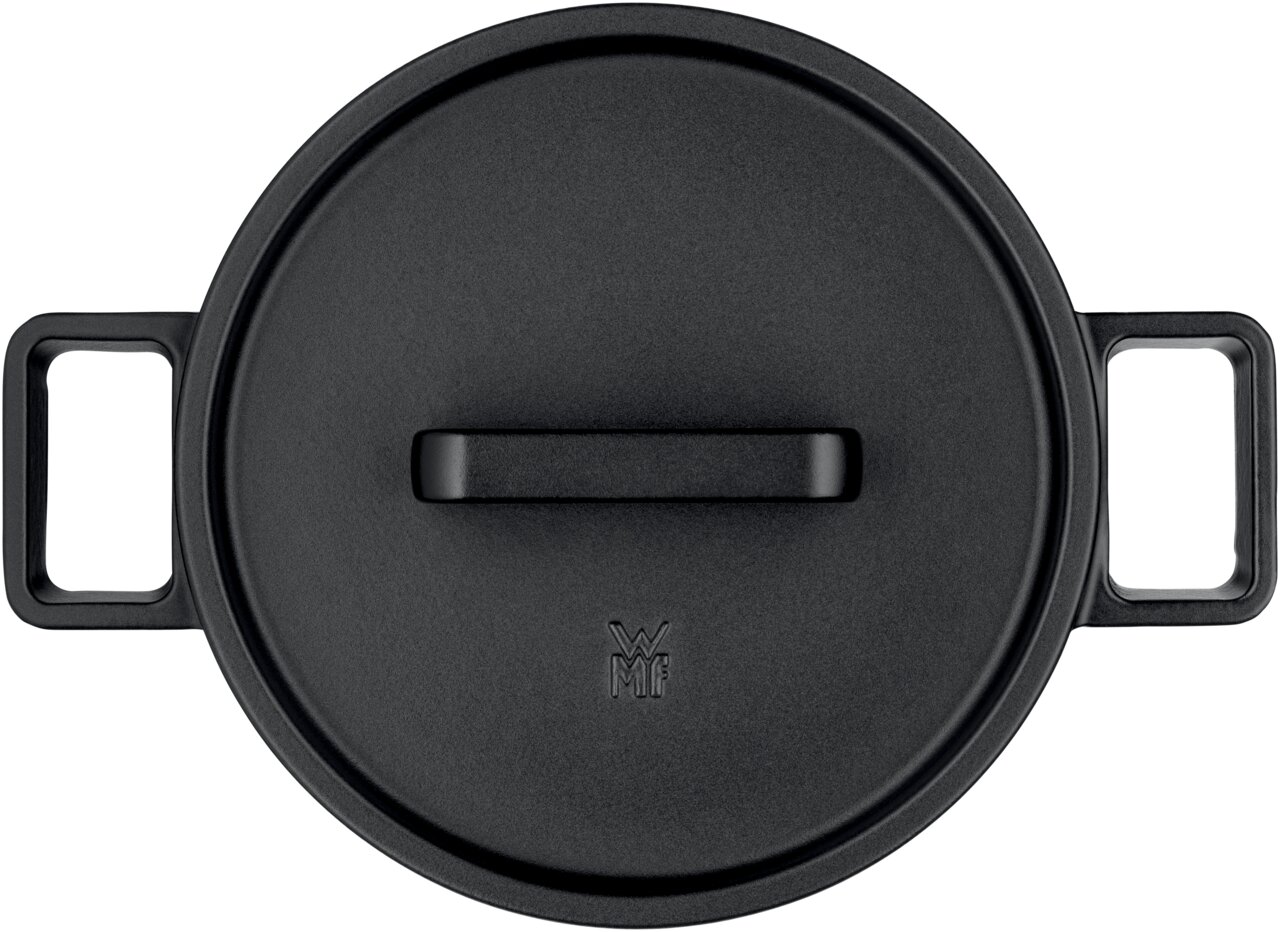 Bovenaanzicht van een zwarte WMF Flavour-braadpan met twee handgrepen en een deksel.