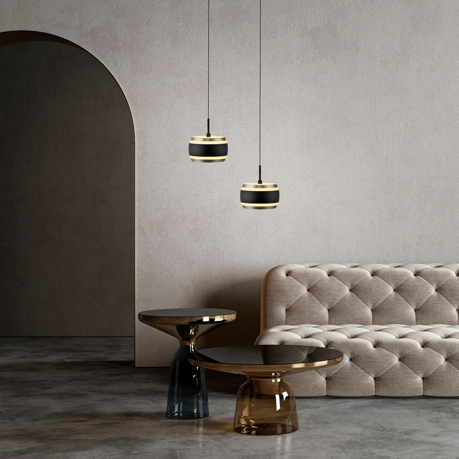 Zwei moderne LED-Pendelleuchten in einem eleganten Raum mit einem beigen Sofa und stilvollen Beistelltischen, seitliche Perspektive.