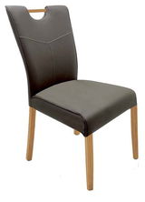 Moderner Stuhl mit dunklem Kunstlederbezug und hellen Holzbeinen, seitliche Perspektive