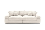 Großes, cremefarbenes Big-Sofa mit mehreren Kissen, Vorderansicht