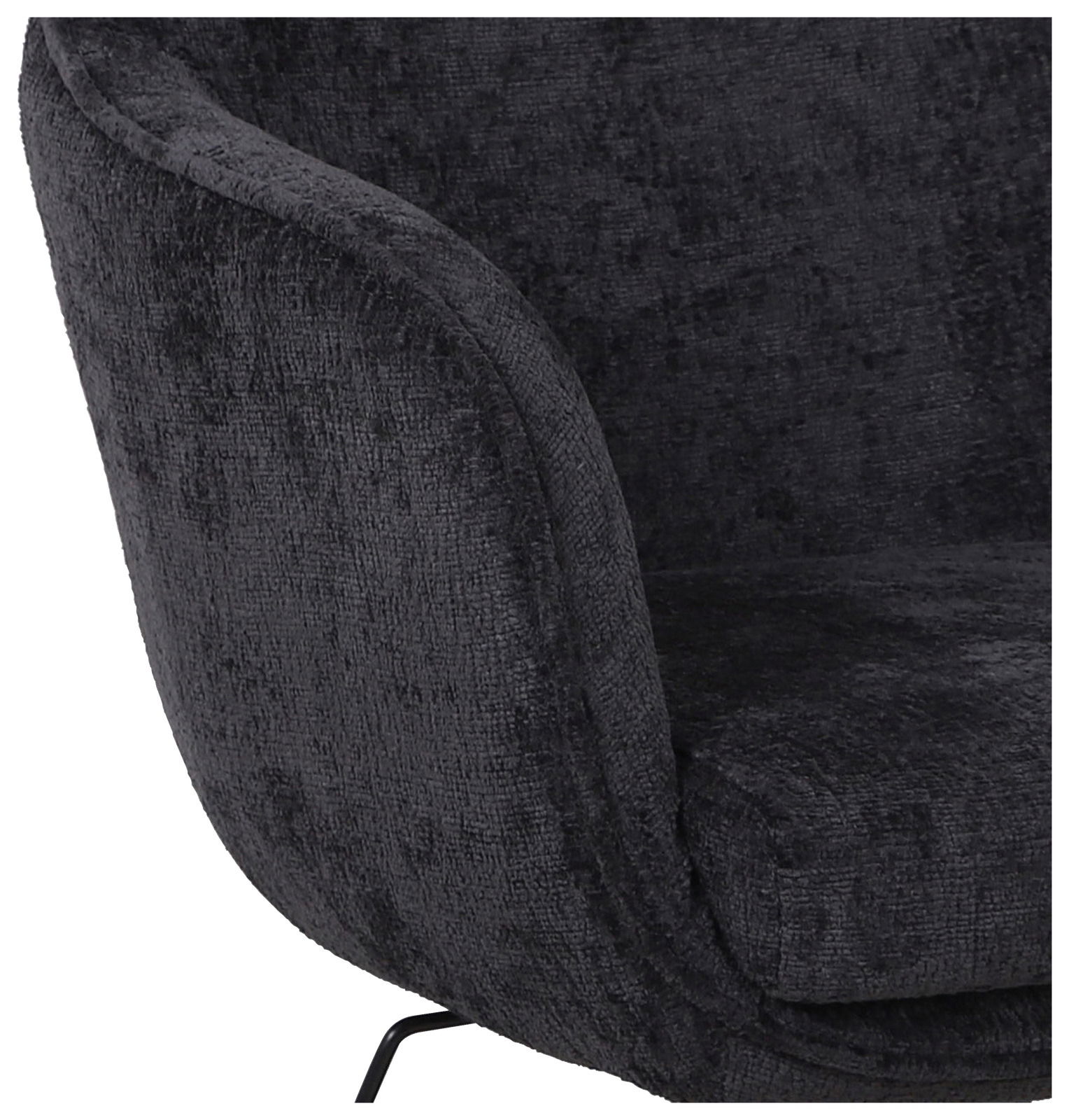 Nahaufnahme eines schwarzen Drehstuhls mit weicher Polsterung, seitliche Perspektive