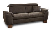 Braunes 2,5-Sitzer-Sofa mit Holzfüßen und Kissen, seitliche Perspektive