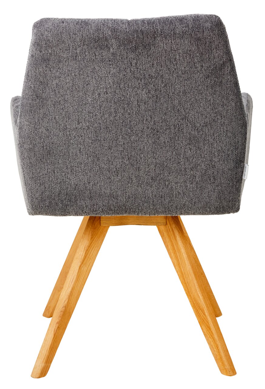 Achterkant van een grijze fauteuil met houten poten
