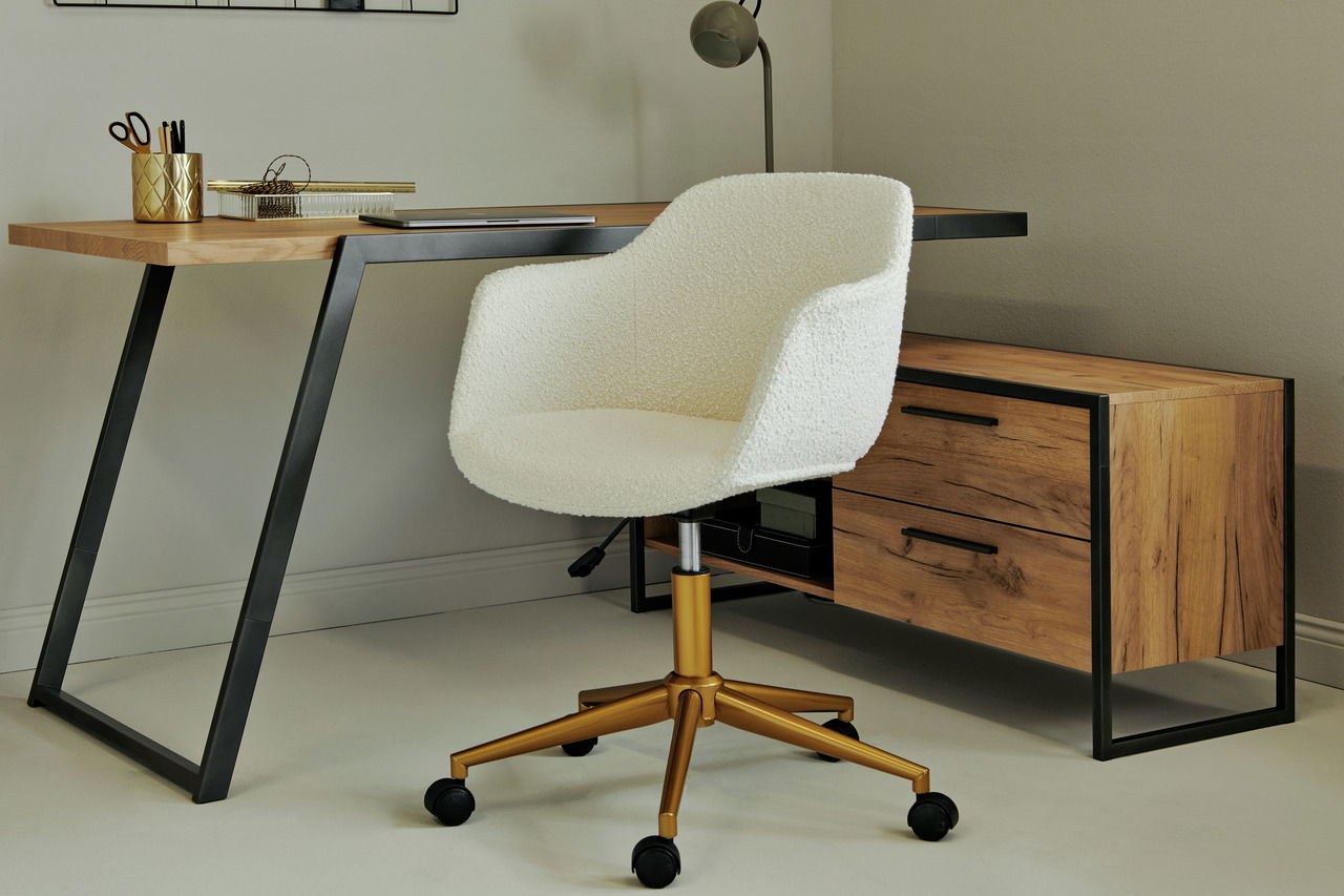 Jahnke Bürostuhl SHELL Moderner Bürostuhl mit weißem Stoffbezug und goldener Basis auf Rollen, seitliche Perspektive.