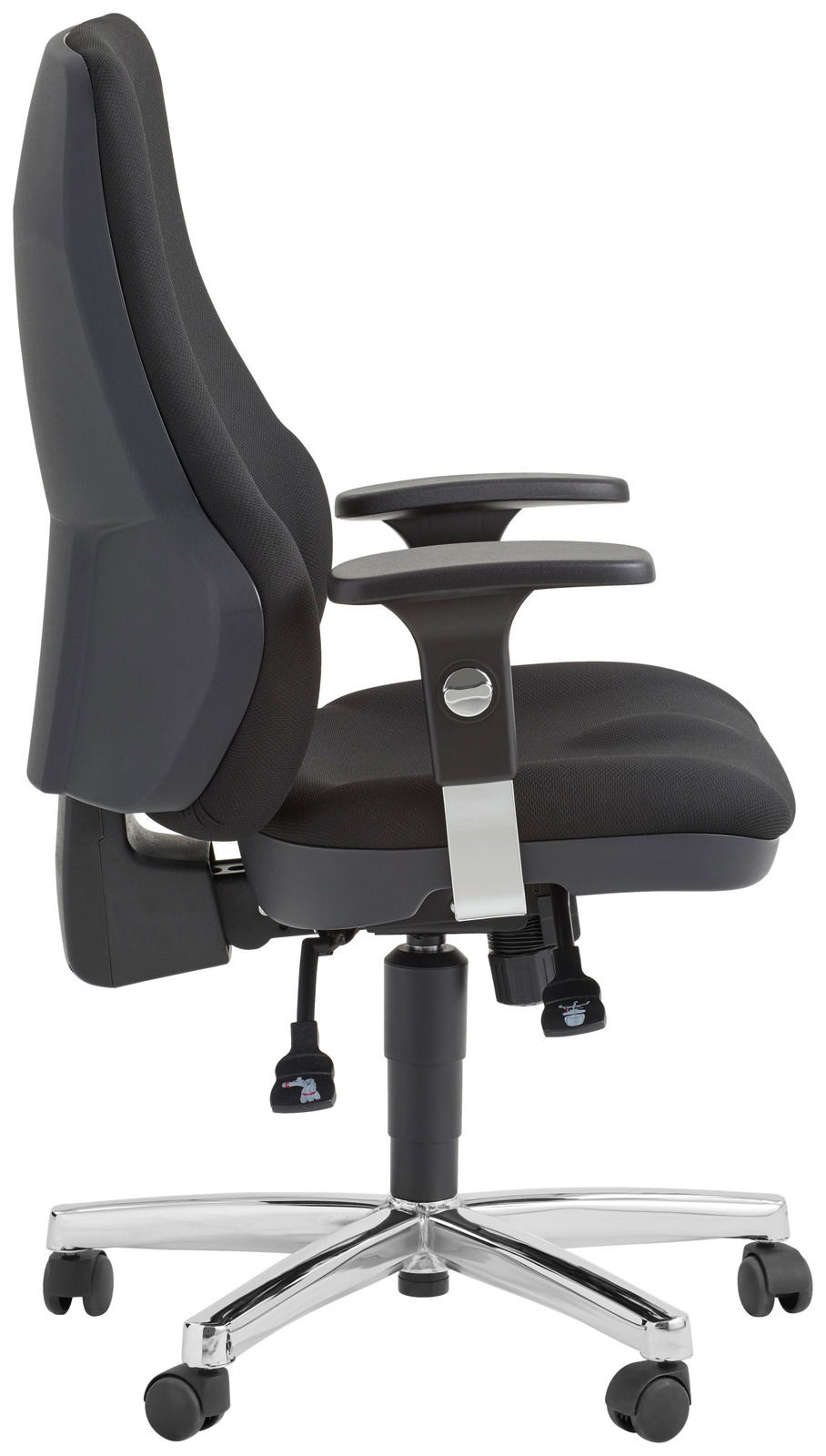 Seitliche Ansicht eines modernen schwarzen Drehsessels mit Armlehnen und verstellbarer Rückenlehne auf einem stabilen Metallfuß mit Rollen.