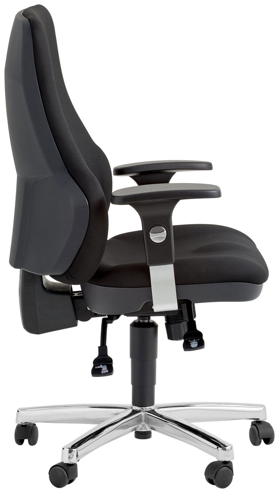 Seitliche Ansicht eines modernen schwarzen Drehsessels mit Armlehnen und verstellbarer Rückenlehne auf einem stabilen Metallfuß mit Rollen.