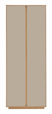 Frontansicht eines modernen Garderobenschranks mit zwei Türen in Holzoptik.