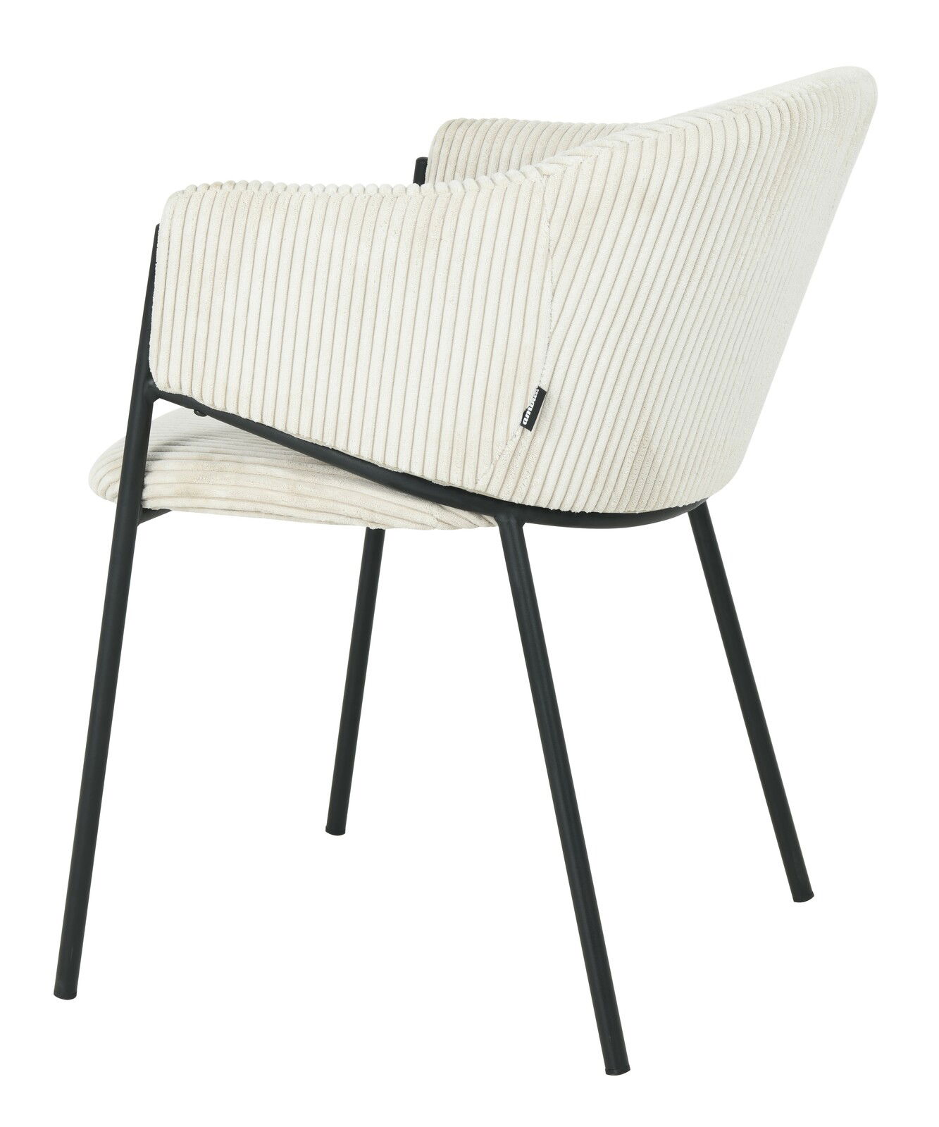 Rückansicht eines modernen Armlehnstuhls mit cremefarbenem, geripptem Stoffbezug und schwarzen Metallbeinen.