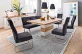 Modernes Esszimmer mit Sideboard, Esstisch und sechs Stühlen in einer hellen, stilvollen Umgebung, seitliche Perspektive.