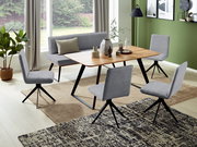 Esszimmer mit modernem Tisch und vier grauen Stühlen, seitliche Perspektive