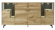 Frontale Ansicht eines modernen Sideboards aus hellem Holz mit zwei offenen Fächern und integrierter Beleuchtung.