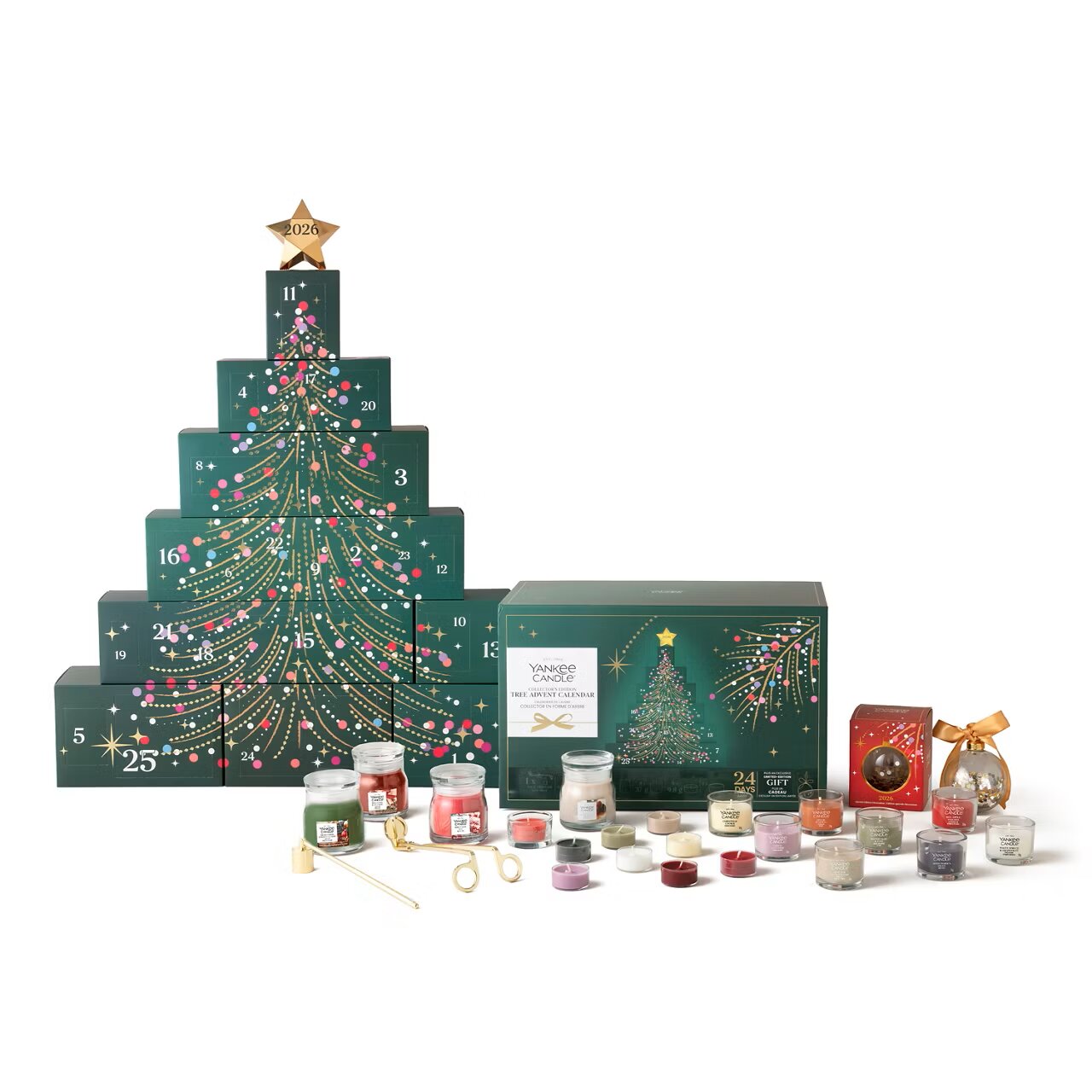 Yankee Candle Adventskalender 2026 in Weihnachtsbaumform mit 24 Türchen, Kerzen, Duftlichtern und festlichen Geschenkornamenten, frontal aus leichter Vogelperspektive präsentiert