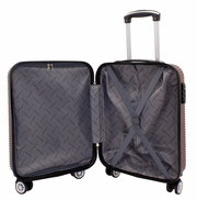 Offener burgunderfarbener Trolley mit grauem Innenfutter und Kreuzspanngurten, Perspektive von vorne.