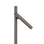 Seitliche Ansicht einer modernen LED-Tisch- und Leseleuchte in Metalloptik.