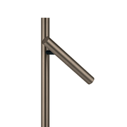 Seitliche Ansicht einer modernen LED-Tisch- und Leseleuchte in Metalloptik.