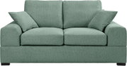 Grünes 2-Sitzer-Sofa mit Stoffbezug, zwei Sitz- und Rückenkissen sowie zwei Zierkissen, Frontansicht