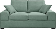 Grünes 2-Sitzer-Sofa mit Stoffbezug, zwei Sitz- und Rückenkissen sowie zwei Zierkissen, Frontansicht