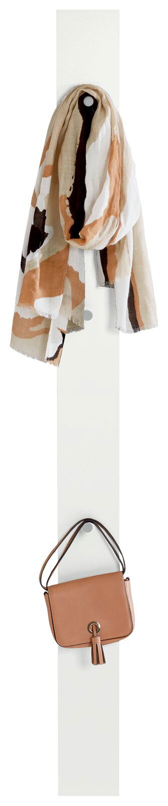 Garderobenpaneel in Weiß mit Schal und Tasche, Frontalansicht