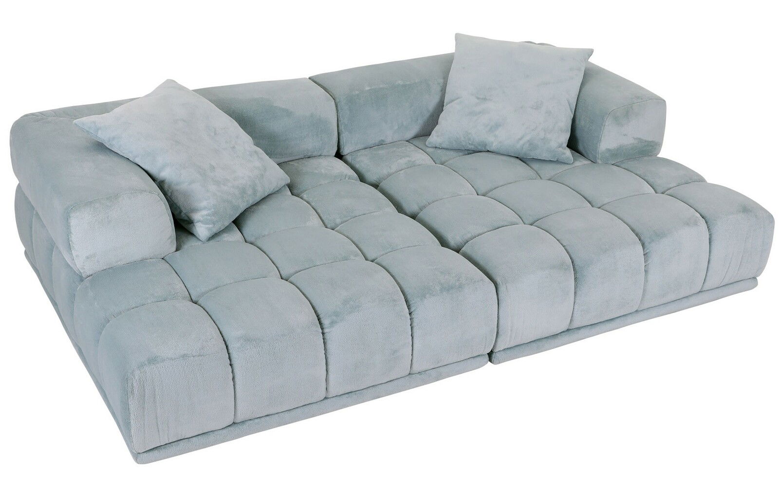 Großes, modernes Big-Sofa in hellblauem Stoff mit zwei Kissen, aus einer leicht erhöhten Perspektive fotografiert.