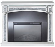 Elektrokamin mit verspiegeltem Rahmen und glitzernden Details, Frontalansicht