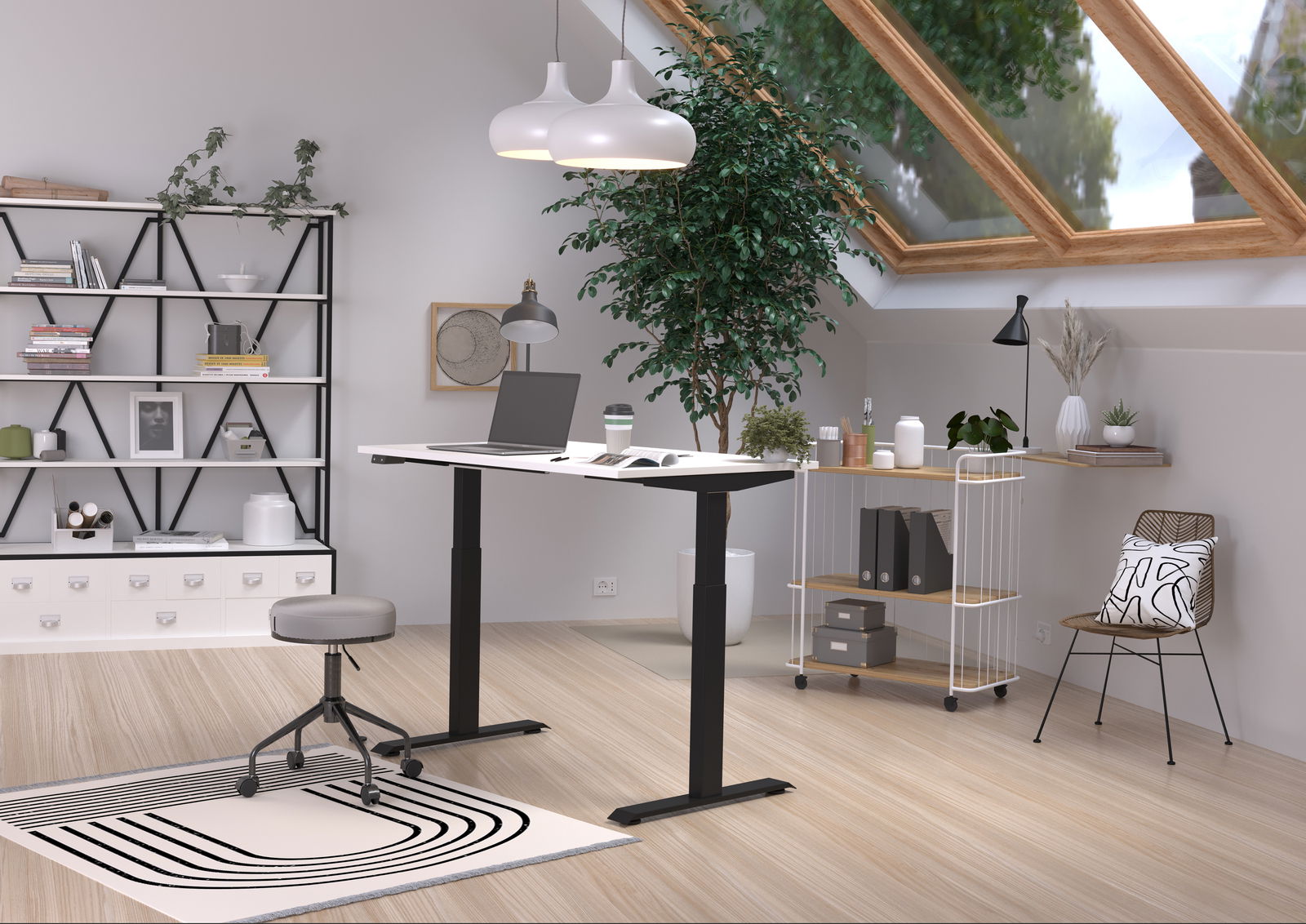 Moderner höhenverstellbarer E-Schreibtisch in einem stilvollen, hellen Raum mit Dachfenster, Pflanzen und minimalistischer Dekoration, seitliche Perspektive.