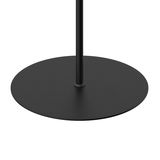 Schwarze runde Basis einer Stehleuchte, Ansicht von oben.