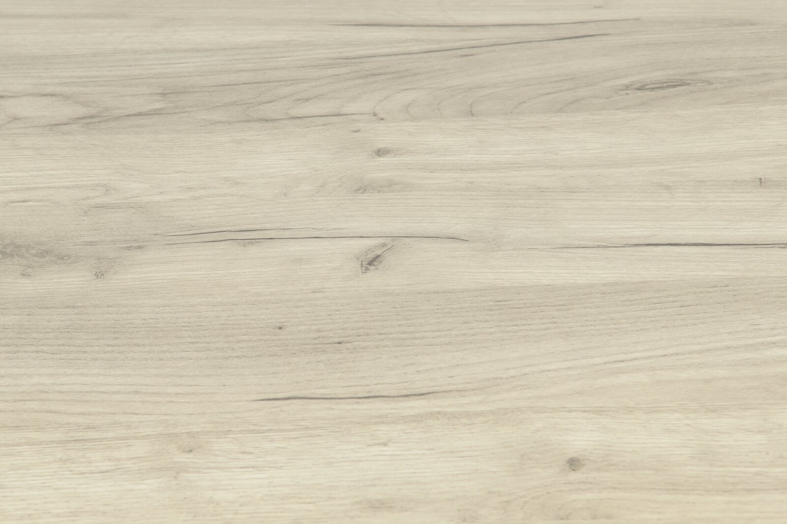 Z2 Esstisch JURI Nahaufnahme einer hellen Holzoberfläche mit natürlicher Maserung, perspektivisch von oben betrachtet.