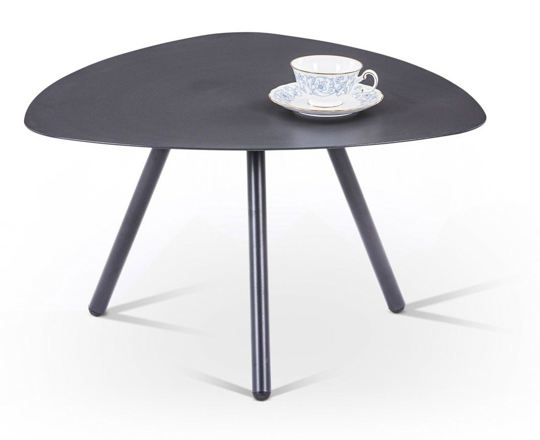 Moderner dreibeiniger Beistelltisch in Schwarz mit einer Tasse auf der Tischplatte, seitliche Perspektive