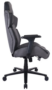 Seitenansicht eines grauen Gaming-Stuhls mit verstellbaren Armlehnen und Rollen.