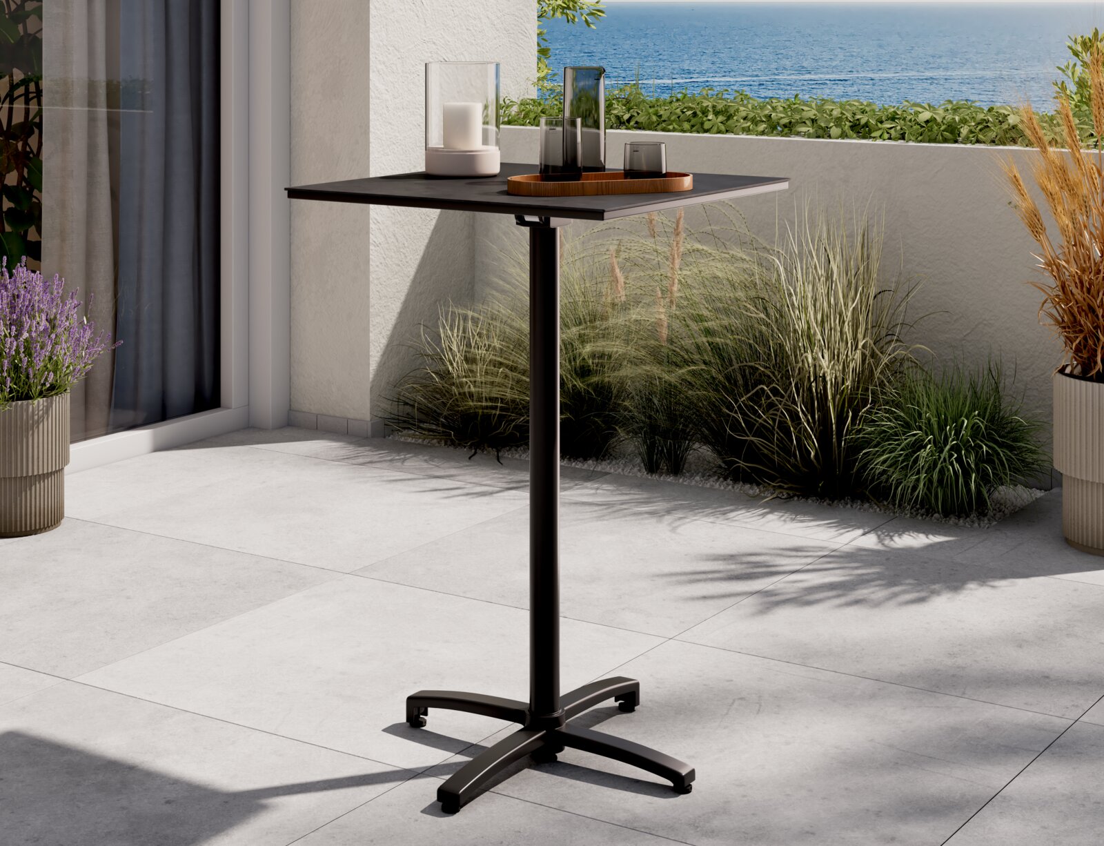 Ambia Garden Staafel FLIP Moderne statafel op een terras met uitzicht op zee, versierd met kaarsen en planten, zijaanzicht.