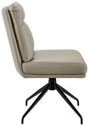 Moderner Stuhl mit gepolsterter Sitzfläche und Rückenlehne in Seitenansicht, auf schwarzem Metallgestell.