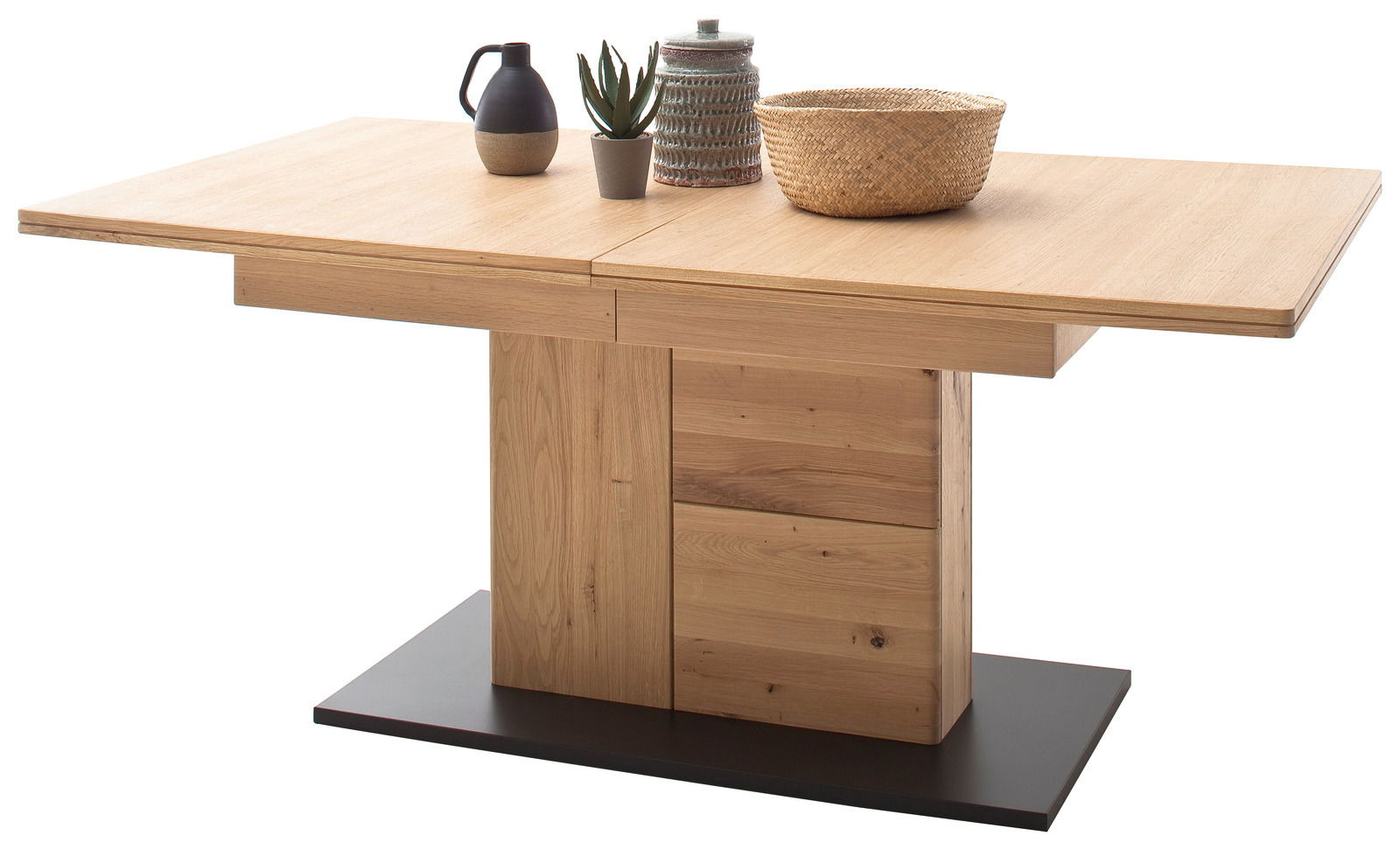 Moderner Esstisch aus Holz mit rechteckiger Tischplatte und zentralem Sockel, seitliche Perspektive