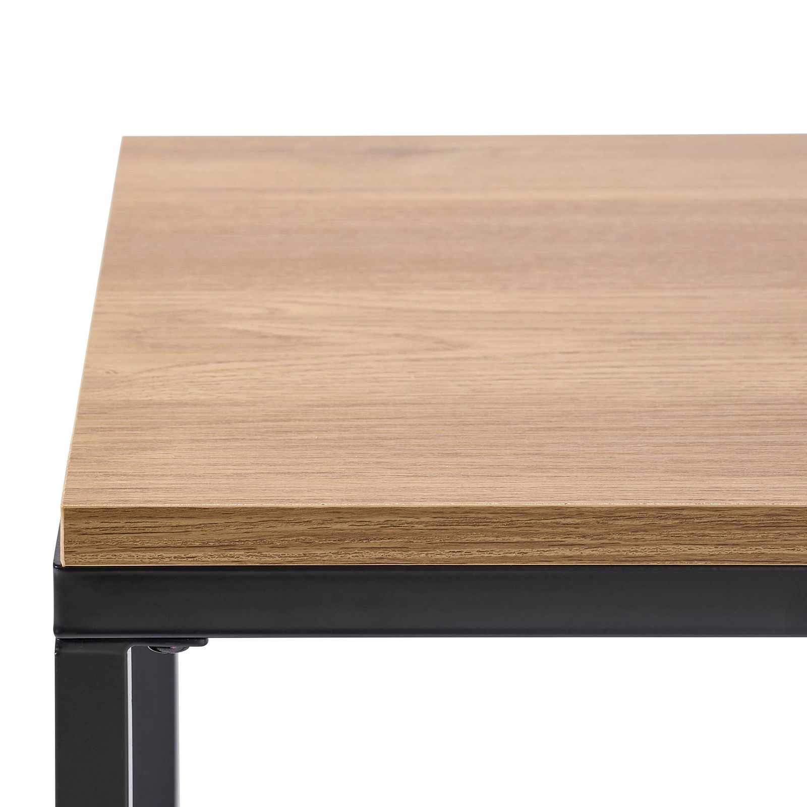 Nahaufnahme eines Beistelltisches mit Holzplatte und schwarzem Metallrahmen, von oben betrachtet.